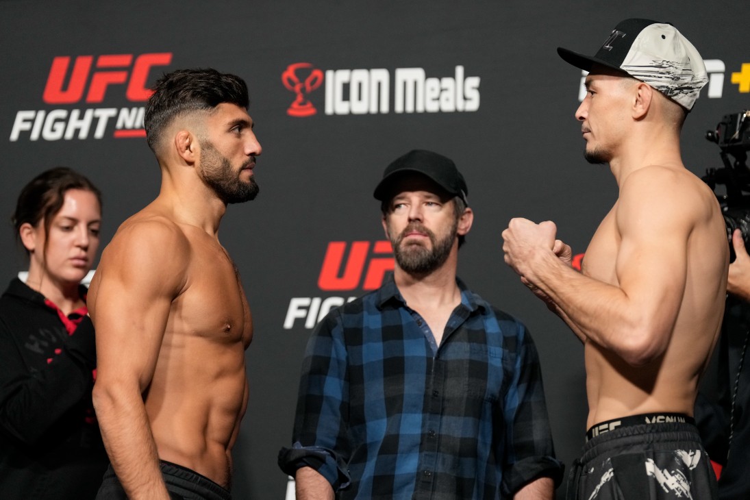 Дамир Исмагулов (справа)