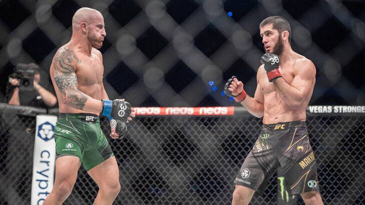 Александр Волкановски и Ислам Махачев