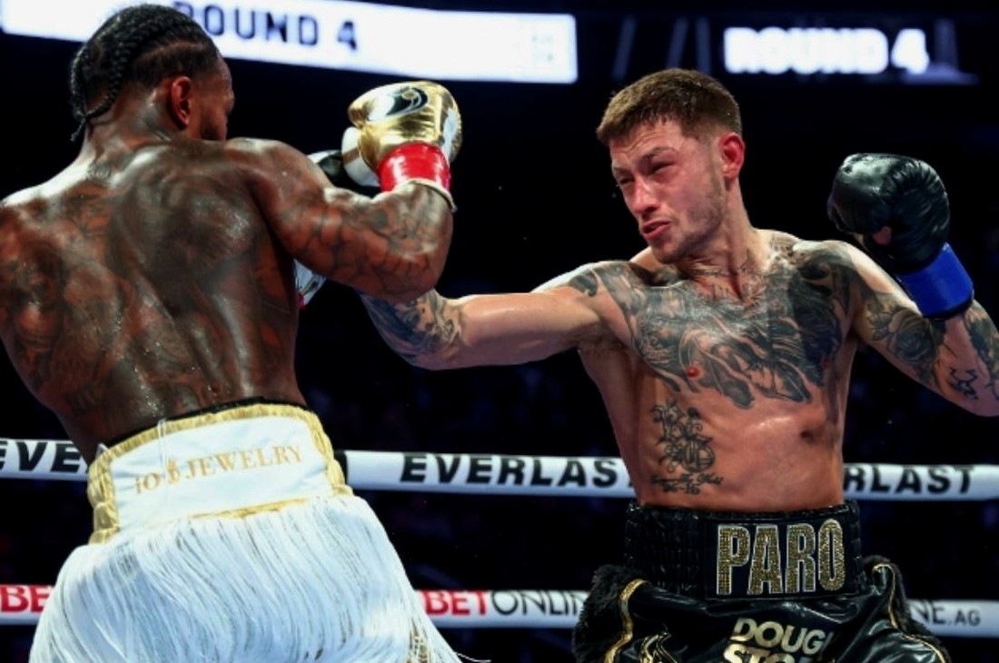 Лиам Паро (справа)