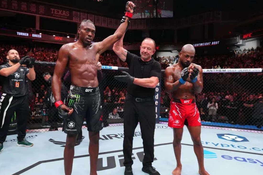 Джэлин Тернер (слева)