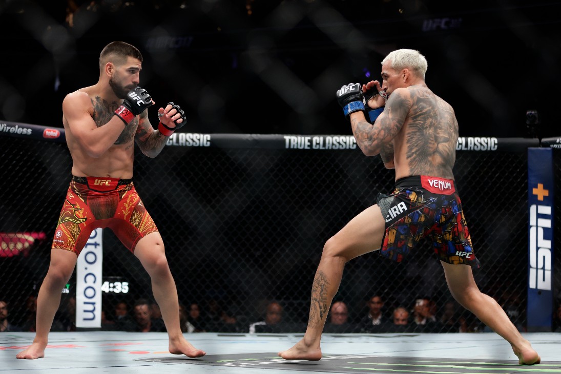 Илия Топурия против Чарльза Оливейры