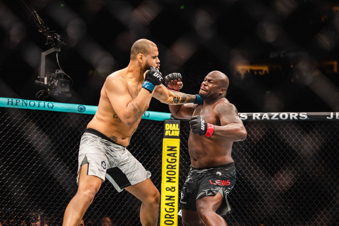 Таллисон Тейшейра против Деррика Льюиса