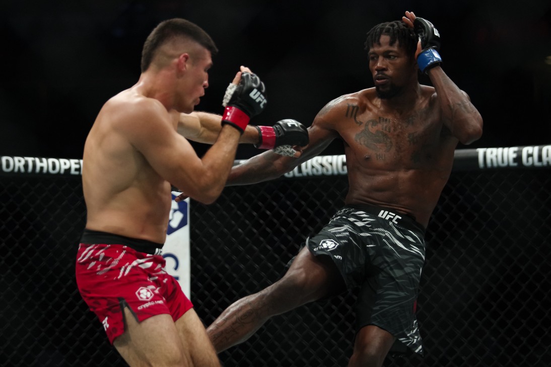 Кевин Холлэнд (справа)