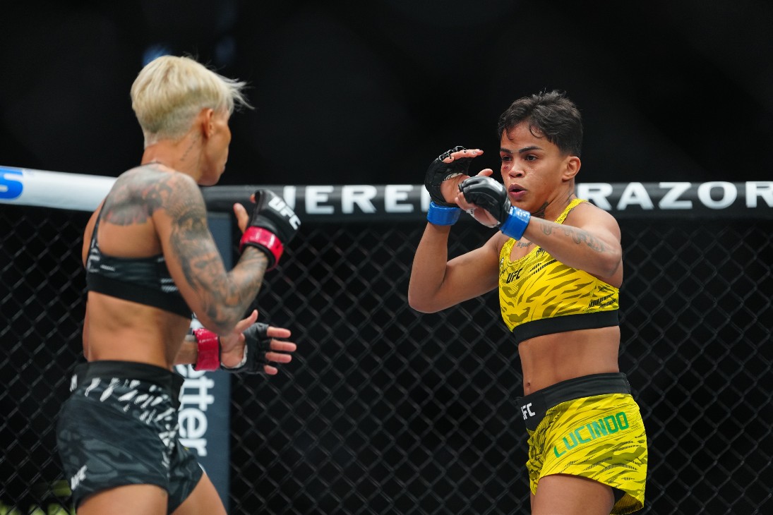 Ясмин Лусиндо (справа)