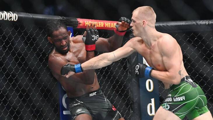 Иэн Гэрри (справа)