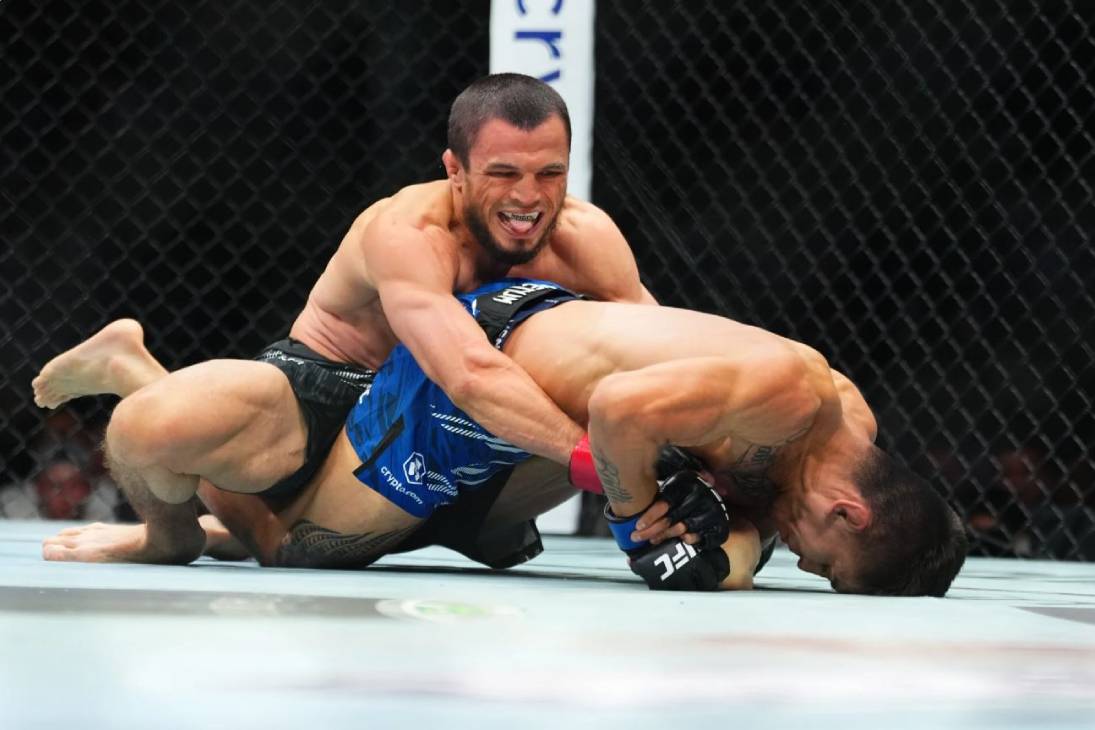 Умар Нурмагомедов против Марио Баутисты