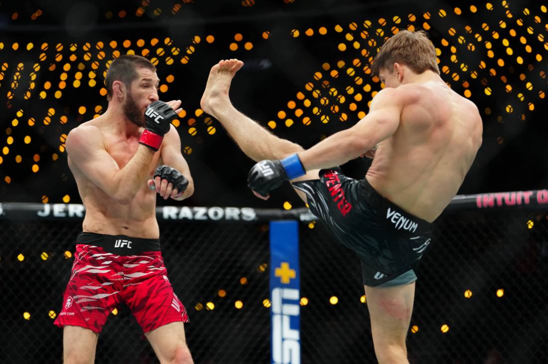 Тагир Уланбеков (слева)