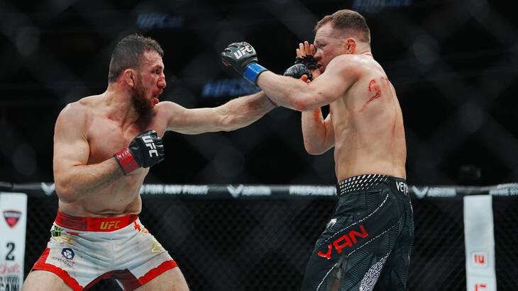 Петр Ян (справа)