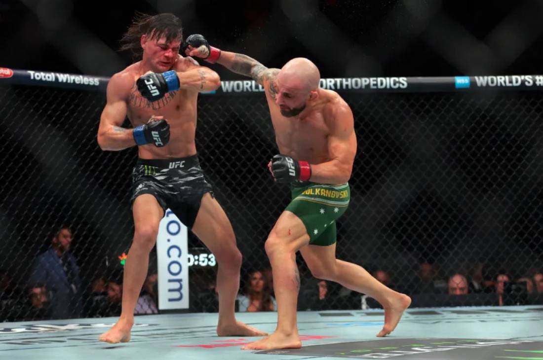 Диего Лопес против Александра Волкановски