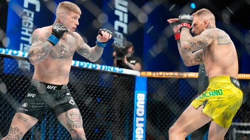 Крис Данкан против Ренато Мойкано 