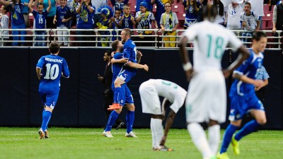 Эдин Джеко принимает поздравления