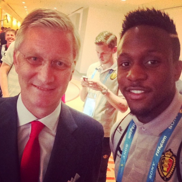 Дивок Ориги и какой-то мужчина в костюме