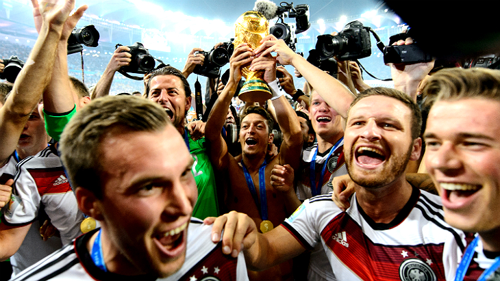 Сборная Германии празднует победу на ЧМ-2014