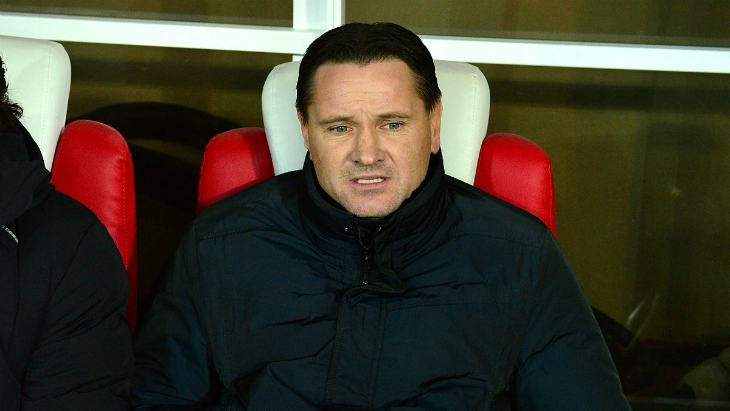 Дмитрий Аленичев чувствует, что делает что-то не так...