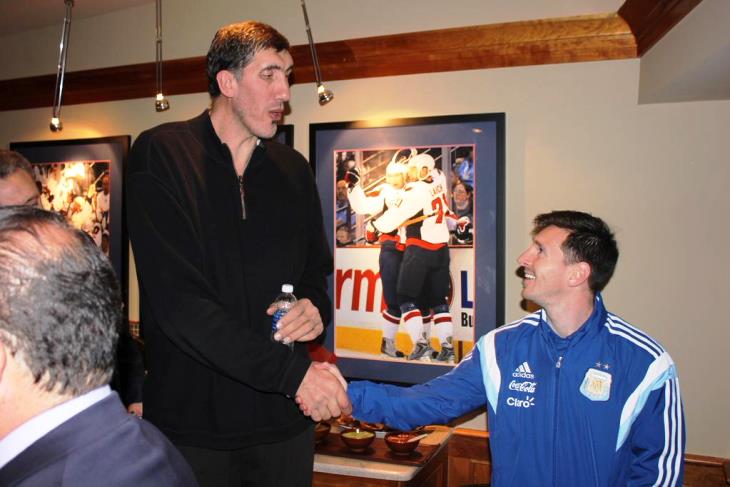 Месси и экс-игрок «Вашингтона» Георге Мурешан