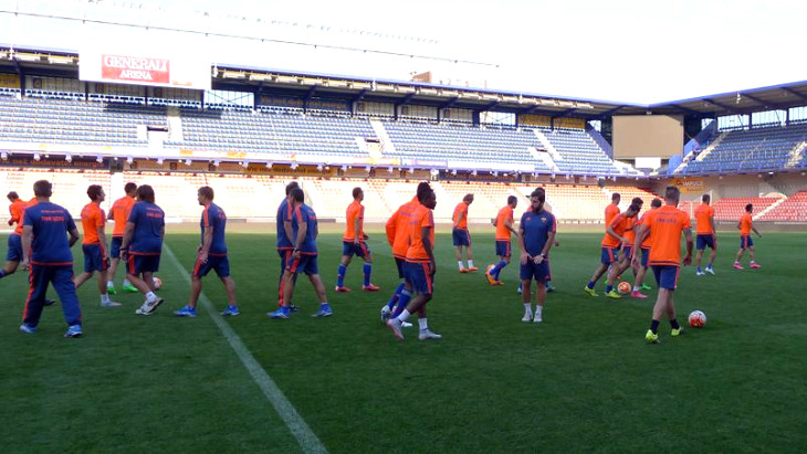 Первая тренировка на стадионе в Праге