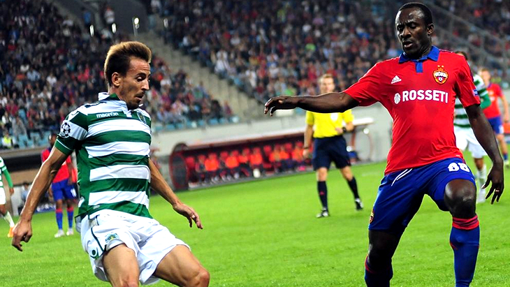 Сейду Думбия в матче со «Спортингом»