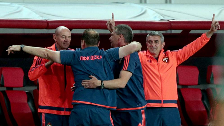 Леонид Слуцкий со своим тренерским штабом