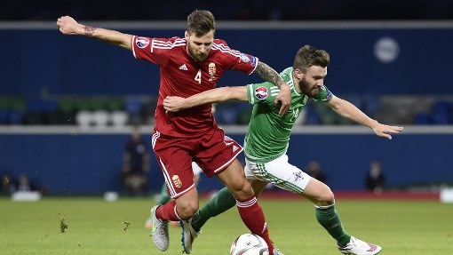 Кадар (слева) против Далласа