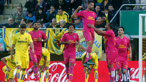 Давид Гарсия празднует забитый мяч