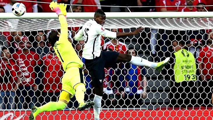 Французы и швейцарцы сыграют в плей-офф Евро-2016