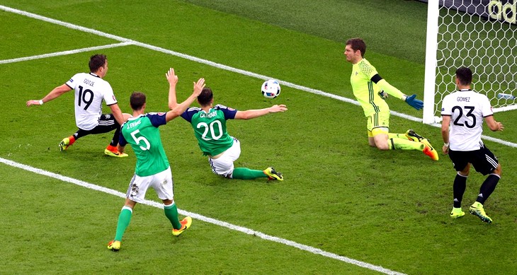 Майкл Макговерн вытащил Северную Ирландию в плей-офф Евро-2016 