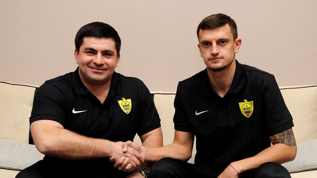 Максим Белый