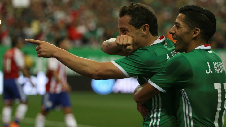 Андрес Гуардадо празднует гол