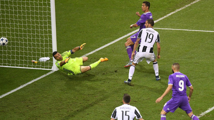 Криштиану Роналду оформляет дубль