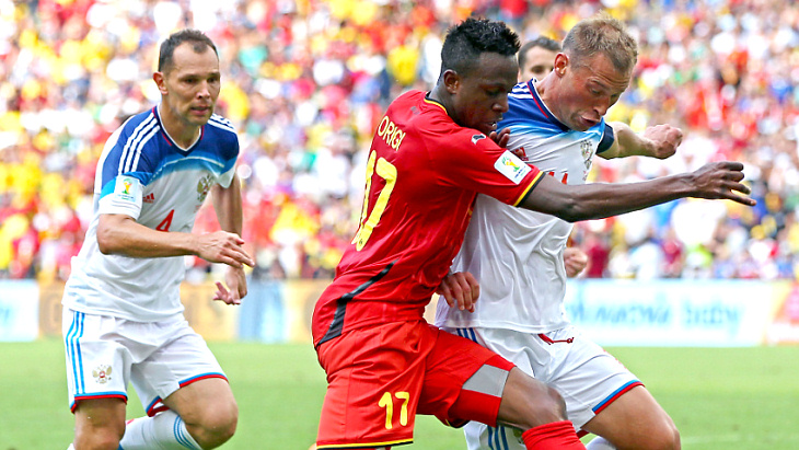 Сергей Игнашевич и Василий Березуцкий на ЧМ-2014 в матче против Бельгии