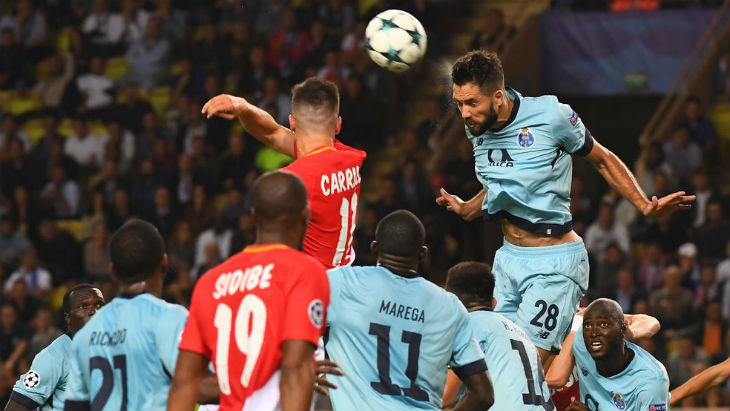 Фрагмент матча «Порту» — «Монако»