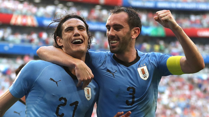 Эдинсон Кавани принимает поздравления