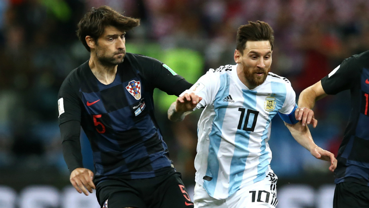 Чорлука успел сыграть против Месси