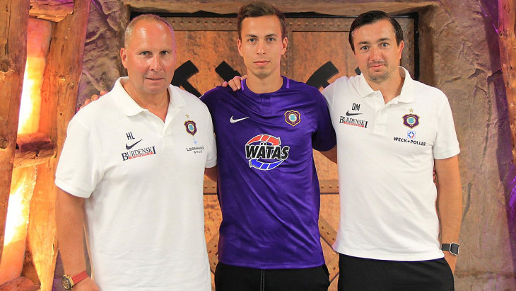 Максимилиан Проничев (в центре)