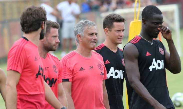 Жозе Моуринью на тренировке