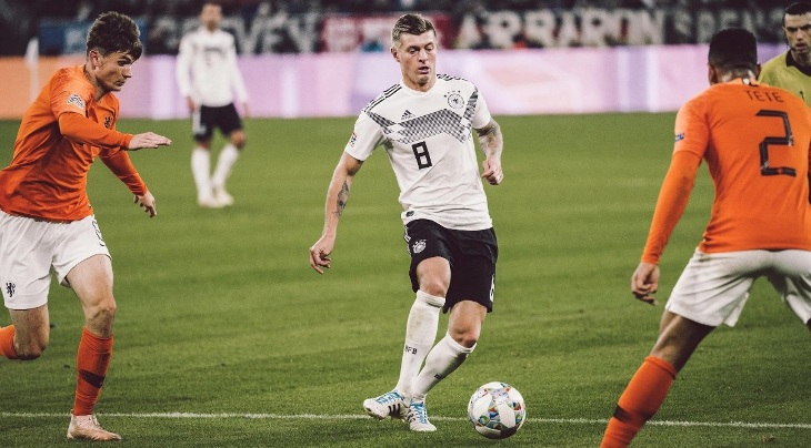 Германия упустила победу над Голландией