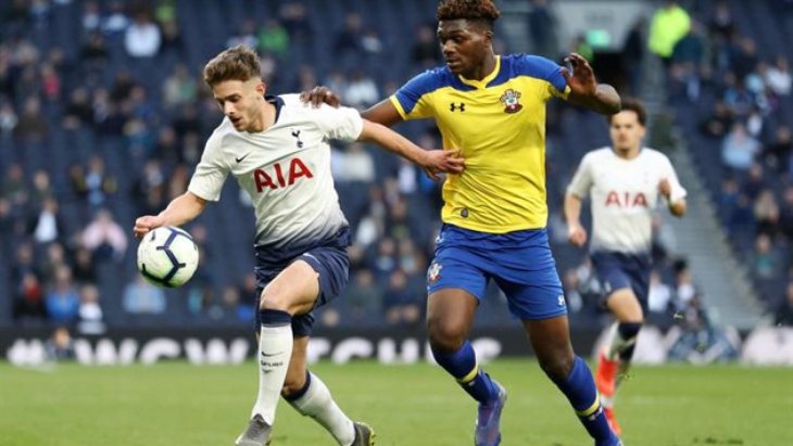 Маурицио Почеттино (слева)