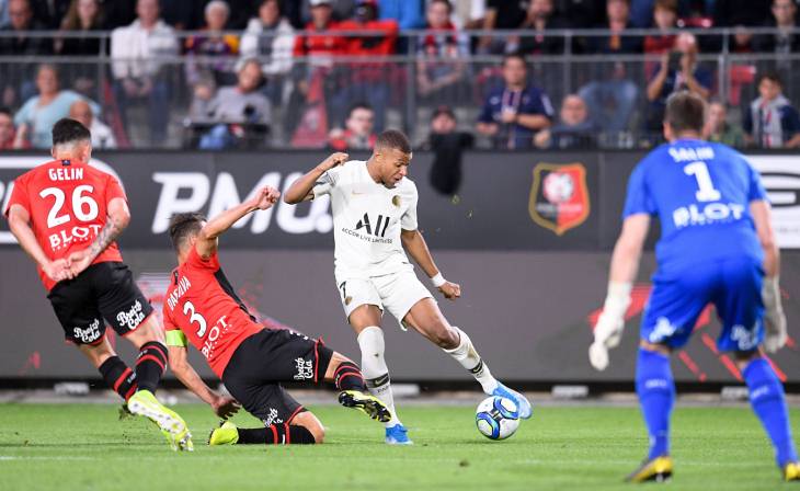 Килиан Мбаппе в матче с «Ренном»