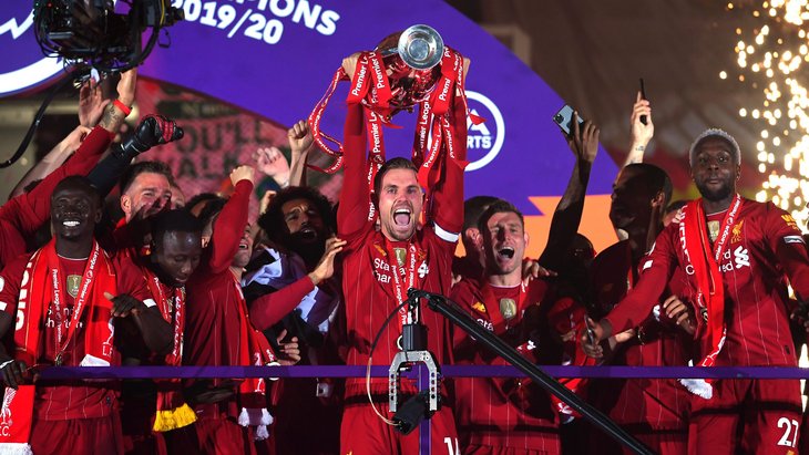 «Ливерпуль» с чемпионским трофеем