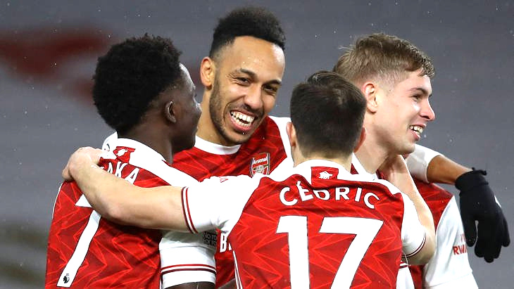 Пьер-Эмерик Обамеянг принимает поздравления