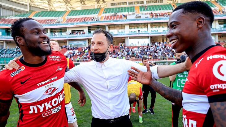 Виктор Мозес, Доменико Тедеско и Квинси Промес