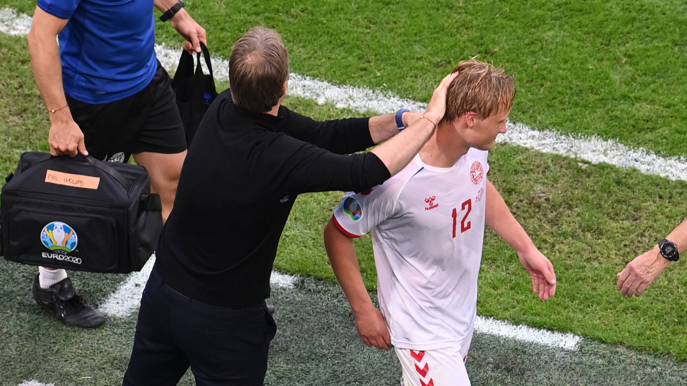 Каспер Дольбер уходит с поля