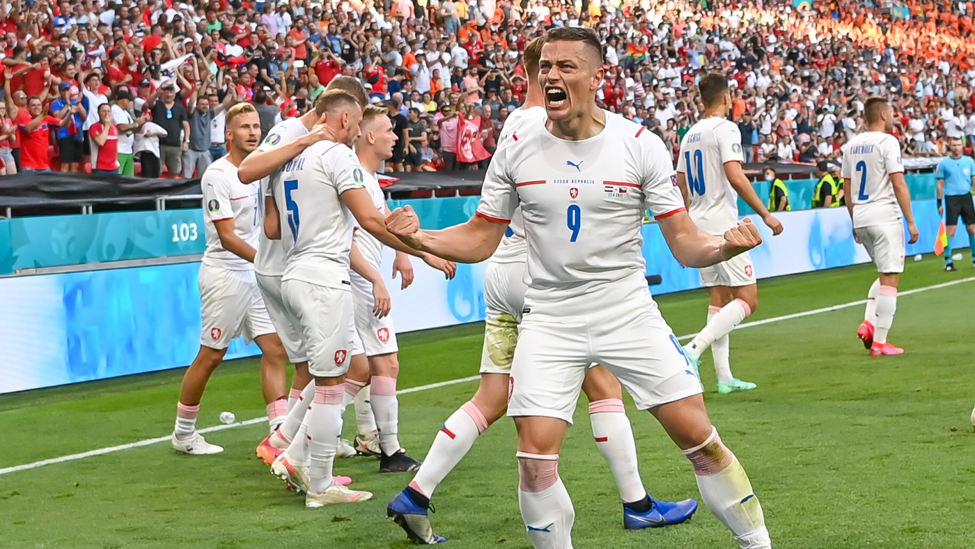 Томаш Голеш празднует гол в ворота Нидерландов