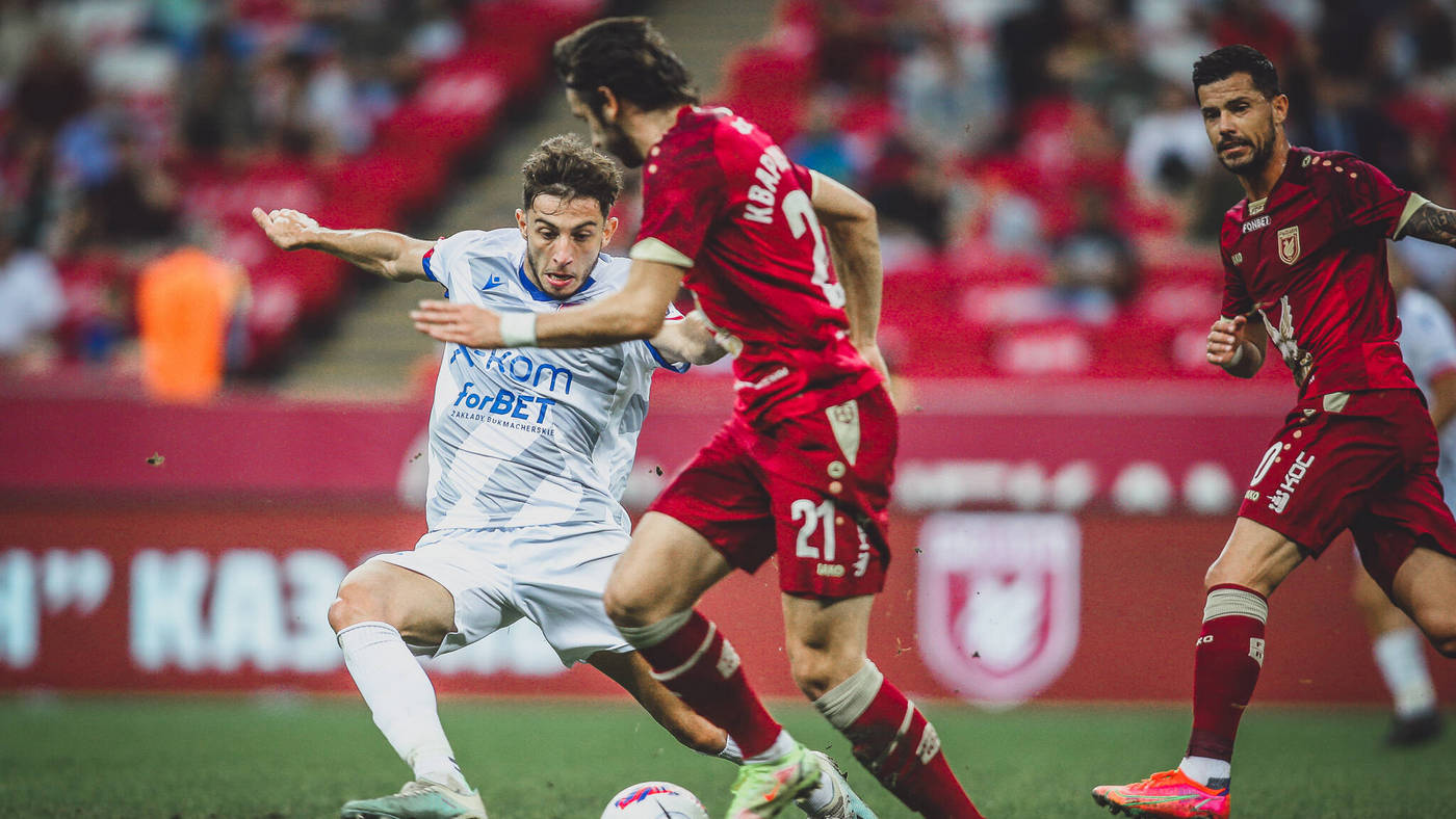 Хвича Кварацхелия идет в атаку