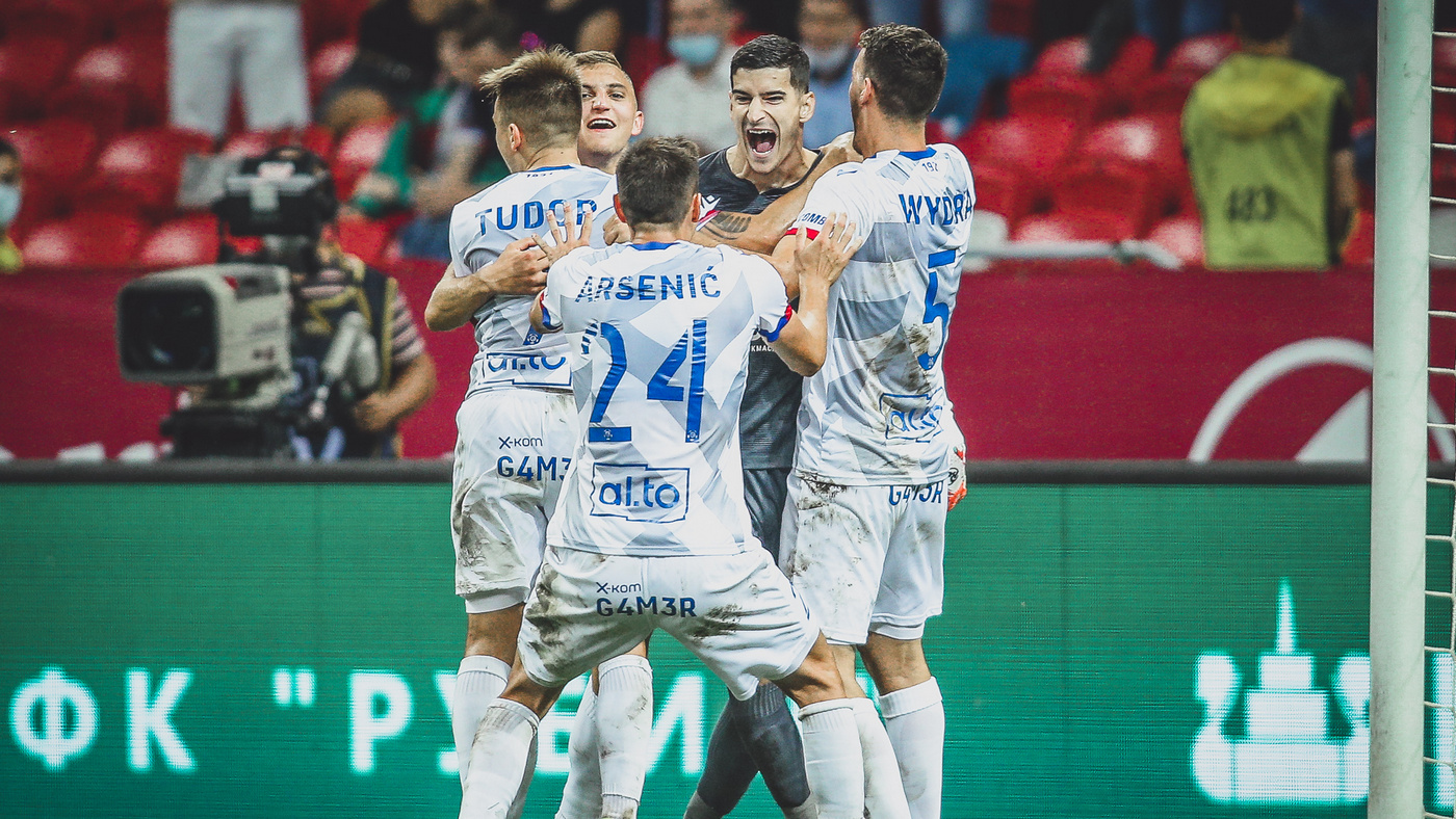 Радость футболистов «Ракува»