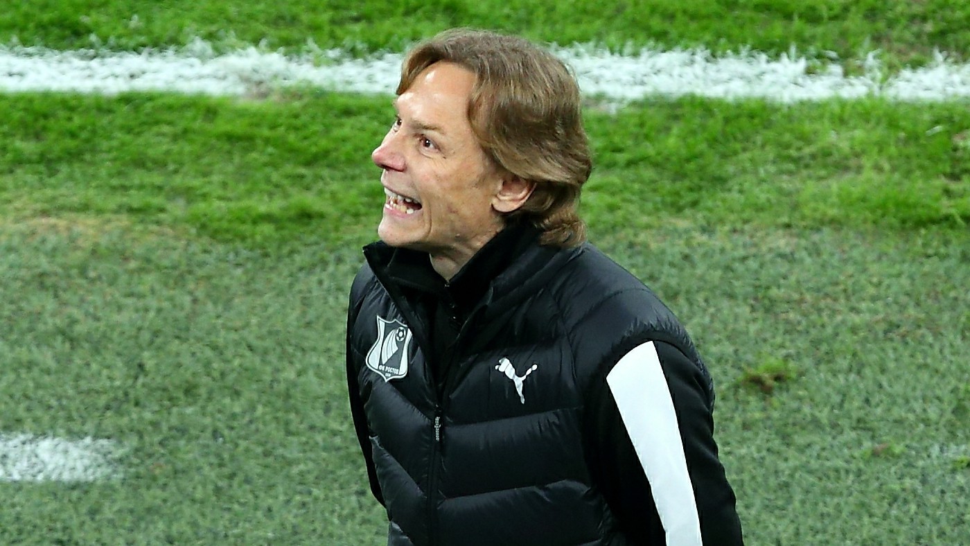 Валерий Карпин