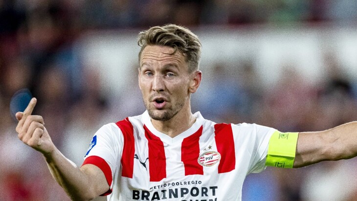 Автор победного гола Люк де Йонг