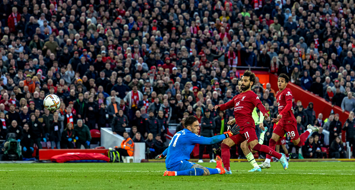 Мяч через мгновение окажется в воротах «Манчестер Сити»