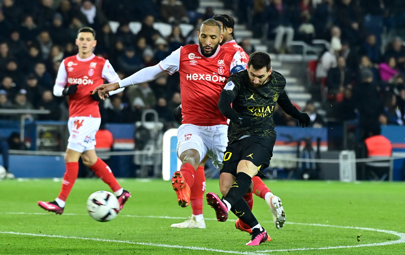 Лионель Месси в матче с «Реймсом» (1:1)