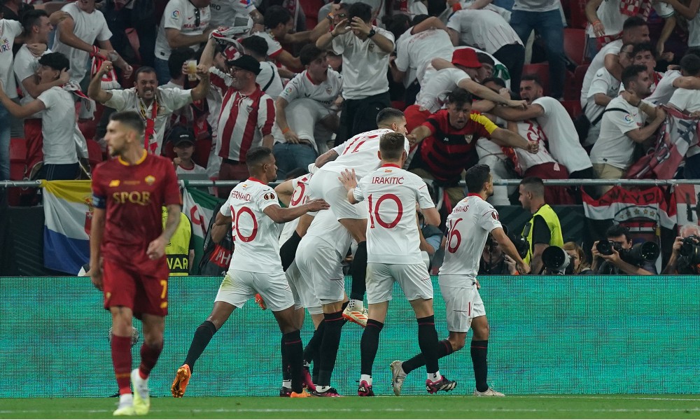 Севилья сравнивает счет